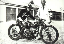 Guido Mentasi op een Guzzi 4V Europees kampioen 1924
