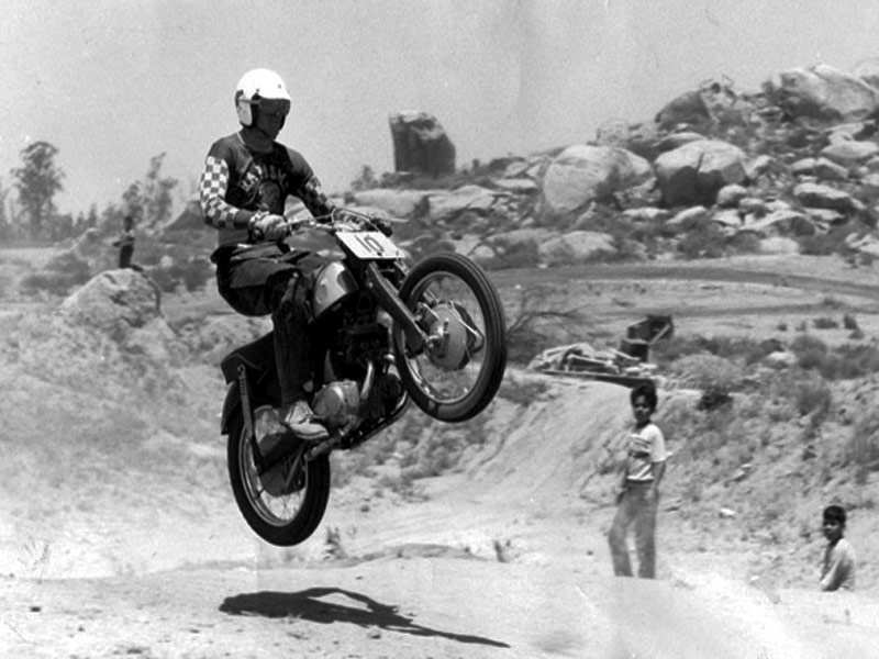 Dave Ekins op een Honda in de BAJA 1000