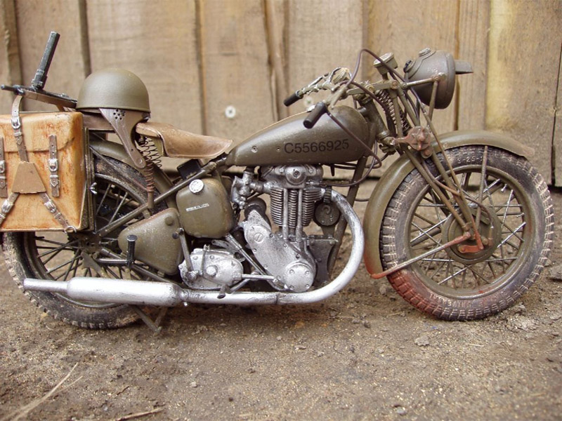 Triumph Militairy