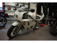 HONDA CBR 400 RR