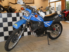 SUZUKI DR 400