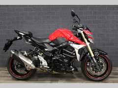 SUZUKI GSR 750