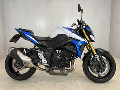 SUZUKI GSR 750