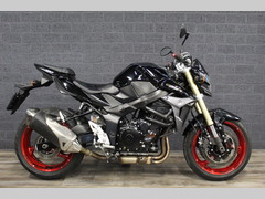 SUZUKI GSR 750