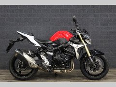 SUZUKI GSR 750