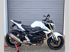 SUZUKI GSR 750