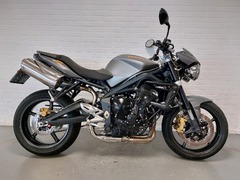 TRIUMPH STREET TRIPLE