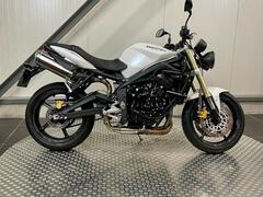 TRIUMPH STREET TRIPLE 675
