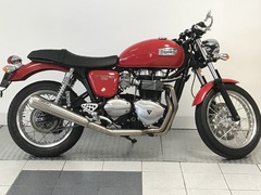 TRIUMPH THRUXTON 900
