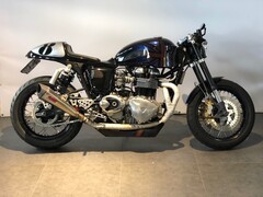 TRIUMPH THRUXTON 900