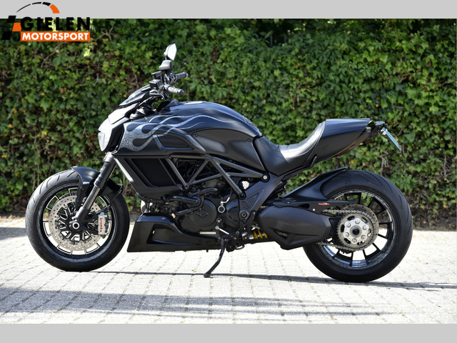 ducati - diavel-dark