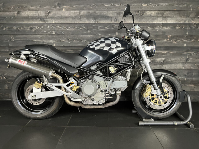 ducati - m-900-monster