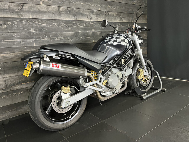 ducati - m-900-monster