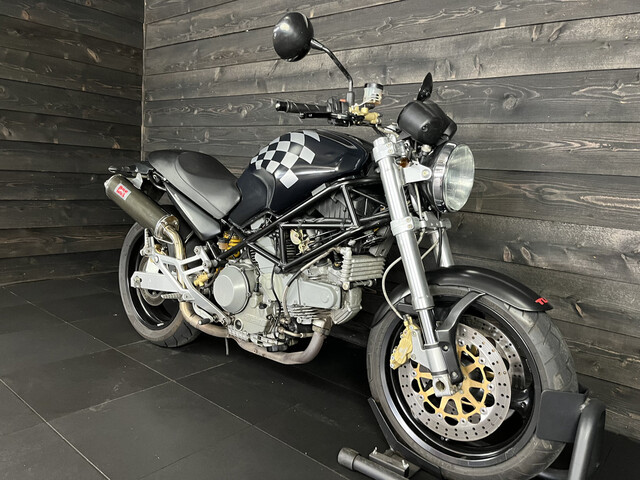 ducati - m-900-monster