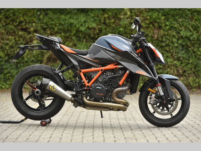 ktm - 1290-super-duke-r